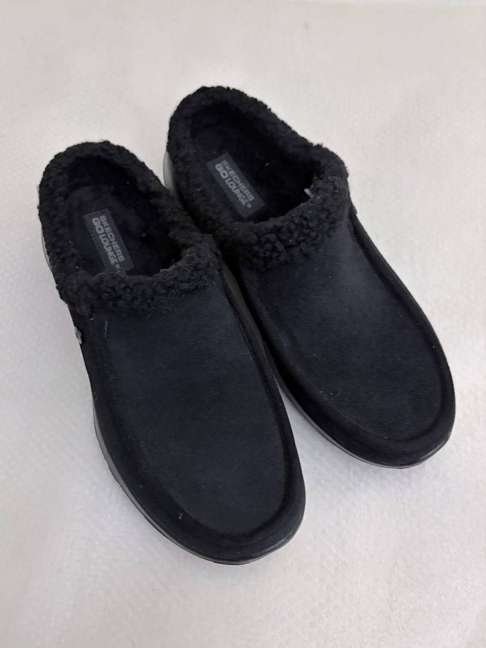 Skechers Women’s Black Sherpa-Lined Slip-On Shoes Sz 8.5
